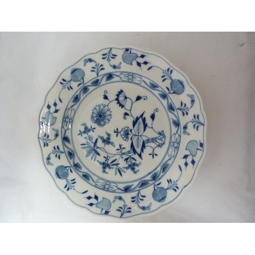 59 - A pair of Meissen porcelain plates, painted in blue with onion pattern, 24.5cm diam approx (2)