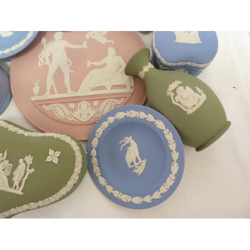 64 - Eleven items of Wedgwood jasper, comprising: a pink jasper circular plaque dated 2008; two bottle va... 