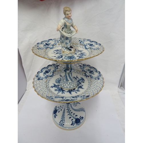 91 - A Meissen two tiered cake stand centerpiece, the tiers decorated with onion pattern within pierced o... 