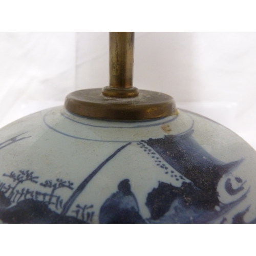 70 - A Delftware jar, fitted for electricity, vase 18cm high