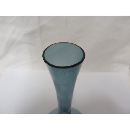 98 - Arthur Percy for Gullaskruf A glass bottle vase, of smoke blue colour, 24cm high