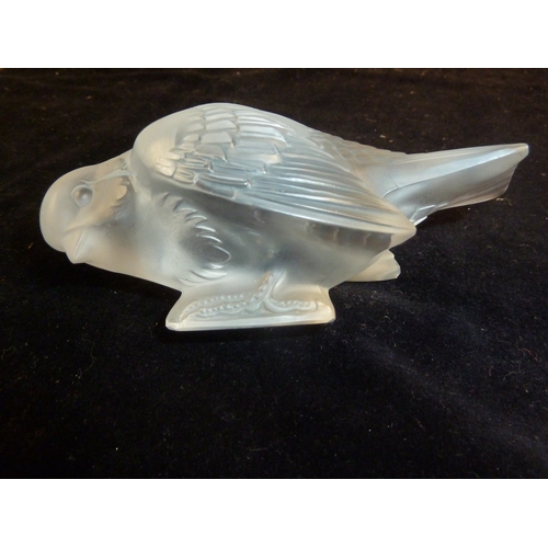 40 - R. Lalique - Moineau Timide the frosted glass bird form paperweight modelled standing with head pose... 