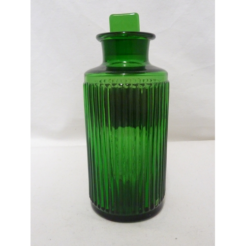 173 - A Green glass pharmacy bottle, labelled ACID: OXALIC, 19.5 cm high.