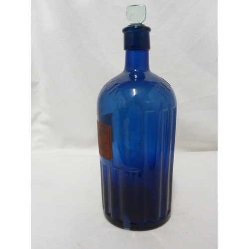 168 - A pharmacy poison bottle labeled TINC. CHLOF ET MORPH.CO, 27cm high