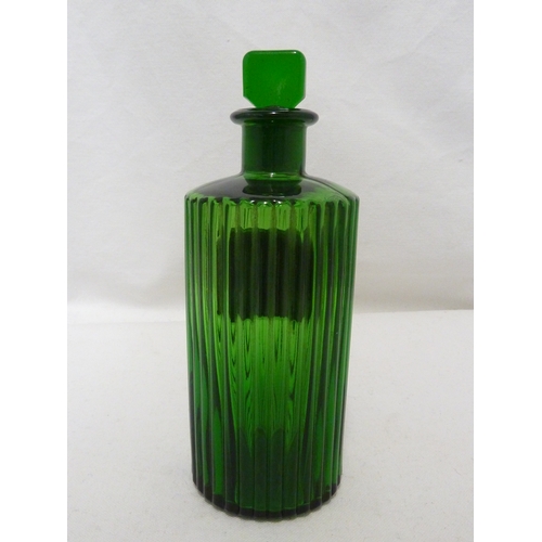 170 - A green glass pharmacy bottle, labelled ACET. CANTHAR., 17cm high.