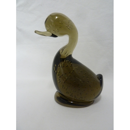 18 - Whitefriars Limited - Two Dilly Duck figures in Willow and colourless glass, 14 cm max. high (2)