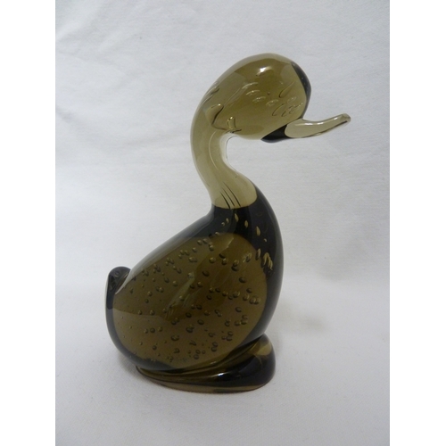 18 - Whitefriars Limited - Two Dilly Duck figures in Willow and colourless glass, 14 cm max. high (2)