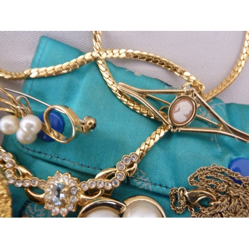 30 - A quantity of gold plated costume jewellery, including a feather form brooch set with glass and pear... 