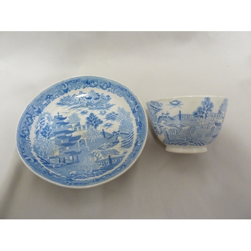 70 - Various English, Continental and Chinese Export Porcelain wares, comprising: a Miles Mason tea bowl ... 