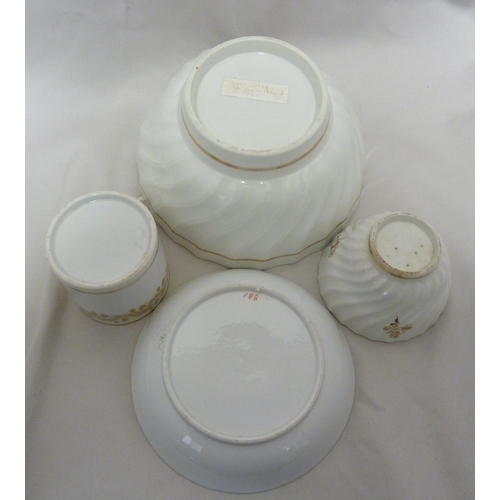 70 - Various English, Continental and Chinese Export Porcelain wares, comprising: a Miles Mason tea bowl ... 