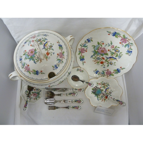 76 - A group of Aynsley porcelains, Pembroke pattern, comprising Soup tureen and cover; cake plate; jam s... 