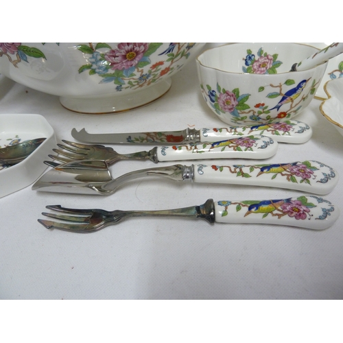 76 - A group of Aynsley porcelains, Pembroke pattern, comprising Soup tureen and cover; cake plate; jam s... 