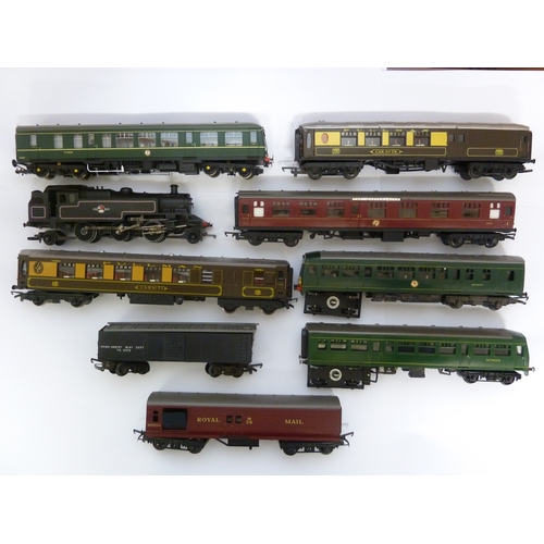 184 - Model Railway Interest - a  Triang 00 guage steam locomotive numbered R59 to underside, in British R... 