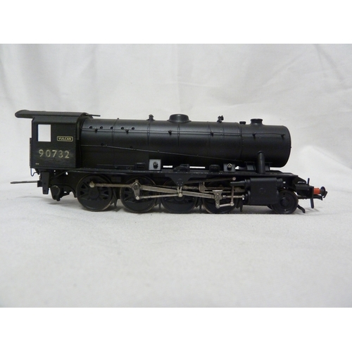 190 - Model Railway Interest - a Bachmann 00 guage steam locomotive numbered 90732 and with name plate VUL... 