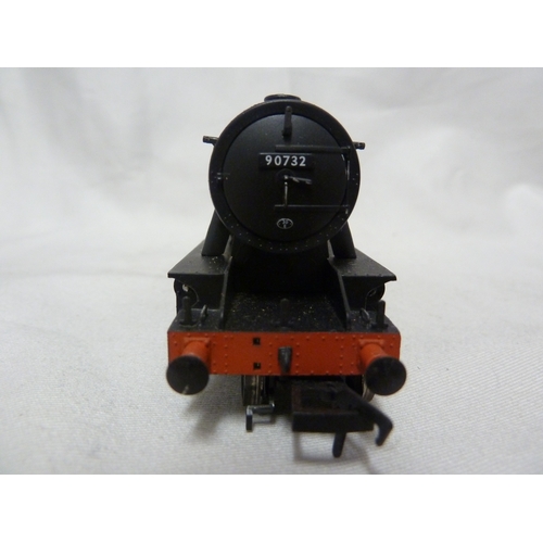 190 - Model Railway Interest - a Bachmann 00 guage steam locomotive numbered 90732 and with name plate VUL... 