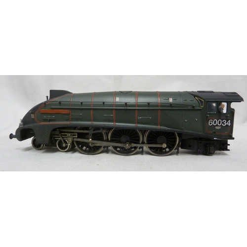 143 - Model Train and Railway Interest - a Bachmann 00 gauge Engine, Lord Farringdon nameplate affixed, th... 