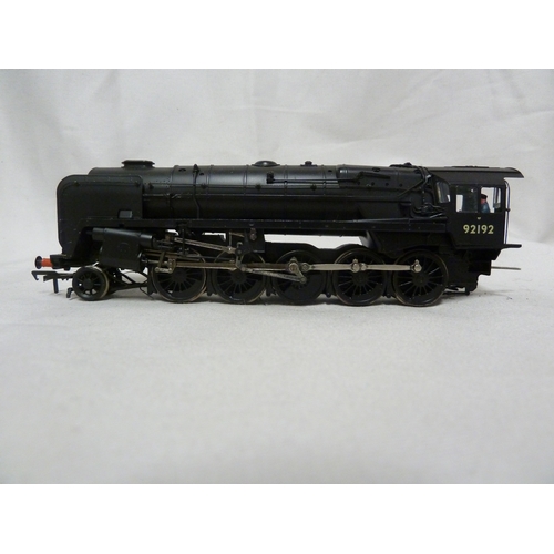 212 - Model Train and Railway Interest - a Hornby 00 gauge Engine, numbered 92192, in black livery; and a ... 