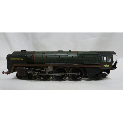 170 - Model Train and Railway Interest - a Hornby 00 gauge Fyling Dutchmann Engine, numbered 70018 in dark... 