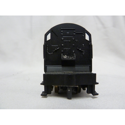 170 - Model Train and Railway Interest - a Hornby 00 gauge Fyling Dutchmann Engine, numbered 70018 in dark... 