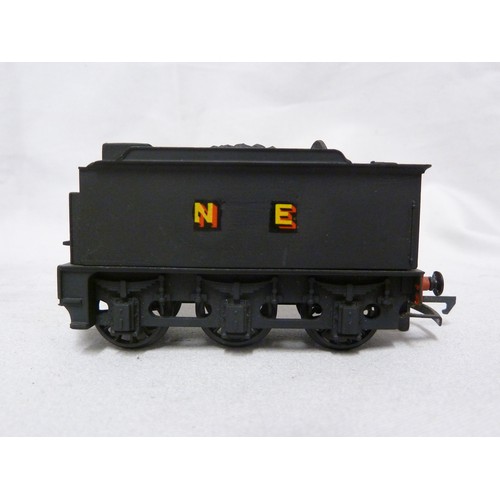 168 - Model Train and Railway Interest - a Hornby Railways 00 gauge Engine, numbered 7476 in black livery ... 