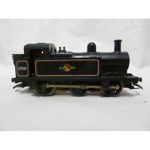 167 - Model Train and Railway Interest - a Hornby 00 gauge Engine, numbered 69543 in black livery with red... 