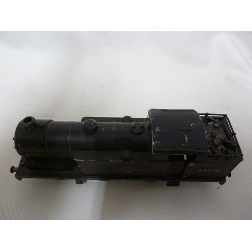 167 - Model Train and Railway Interest - a Hornby 00 gauge Engine, numbered 69543 in black livery with red... 