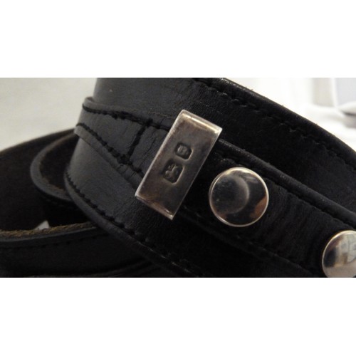 25 - A silver mounted leather belt, London 1991, makers mark TK, 89 cm long.