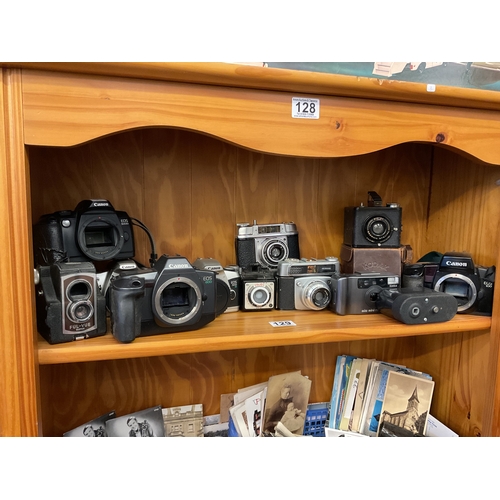 129 - Shelf vintage cameras