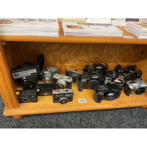 133 - Shelf vintage cameras