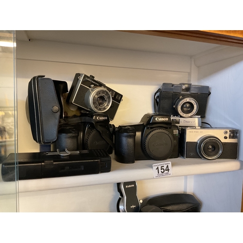 154 - Quantity vintage cameras