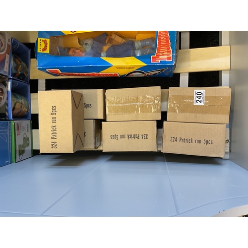 240 - 7 boxes of SpongeBob keyrings