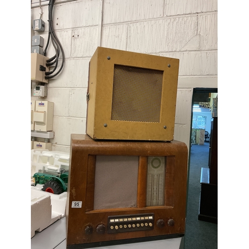 95 - Vintage valve radio and retro speaker