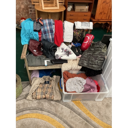 124 - Quantity of designer and other clothing (kids and adults, CK, Ralph Lauren, Tommy Hilfiger, Burberry... 