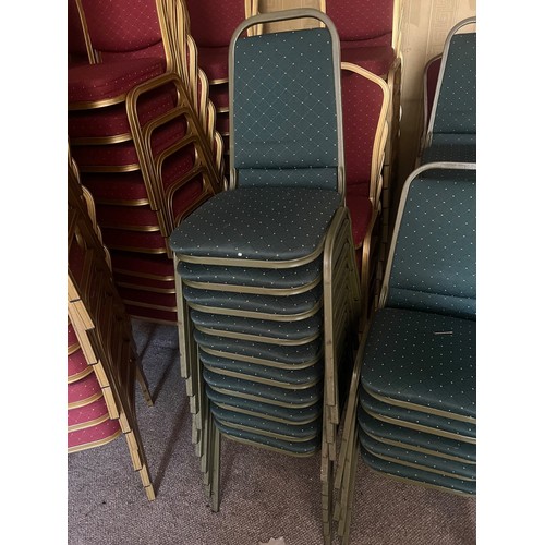 252 - 10x green stacking banquet chairs