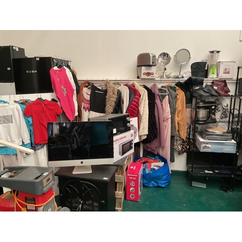 100 - Very large quantity of designer clothes and other clothing shoes (kids and adults, CK, Ralph Lauren,... 