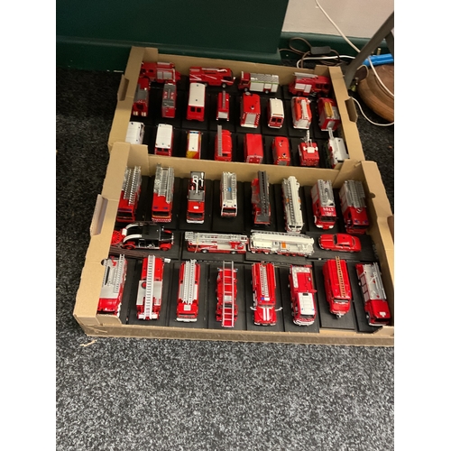 44 - 2X boxes of Del Prado the fire engine collection and magazines