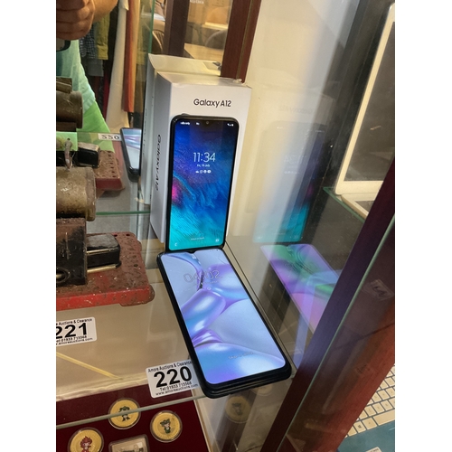 220 - 2 x Samsung touch screen phones