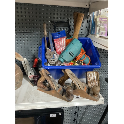 20 - Assorted hand tools