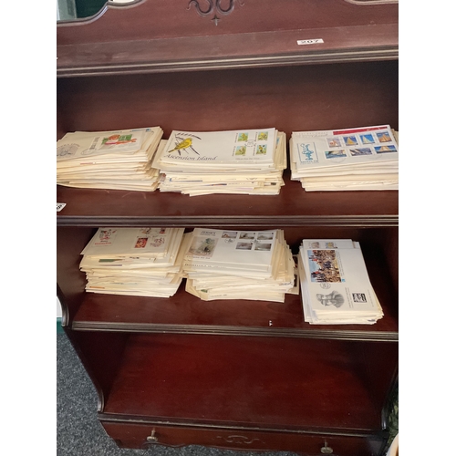 208 - Large quantity of first day covers