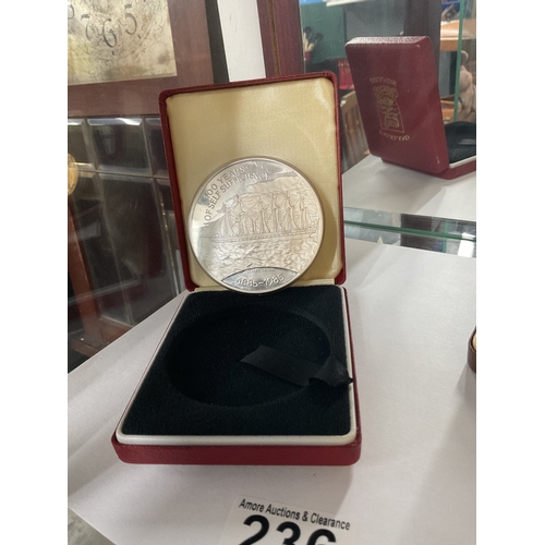 Queen Elizabeth Silver boxed £25 coin, 153g, commemorative 100 years of self sufficiency great Britain coin