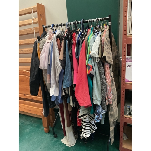 68 - Large quantity clothes