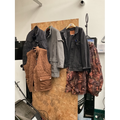 98 - Assorted jackets, including Levis, Jack Pyke etc