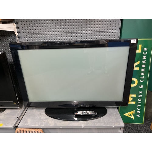 12 - Samsung 42'' tv with remote