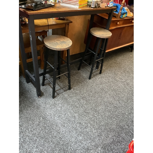 144 - Breakfast bar and stools