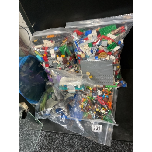 231 - Large quantity assorted lego