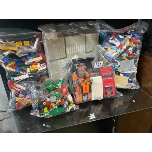 254 - Large quantity assorted lego