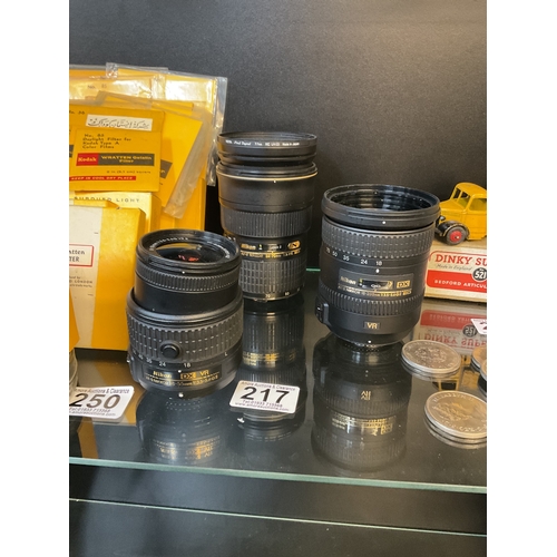 217 - 3 x Nikon lenses, AF-S 18x55mm 1:3.5-5.6G2, AF-S 24x70mm 1:2.8GED, AF-s 18x200mm 1:3.5-5.6G2ED

Unte... 