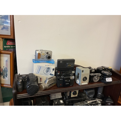 134 - Quantity of assorted vintage and other cameras - untested