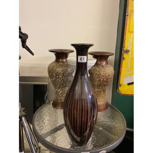 61 - Qty vases