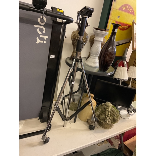 63 - Large Manfrotto & co tripod stand